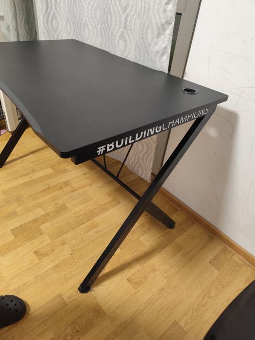 Birou Gaming TRUST GXT711 Dominus