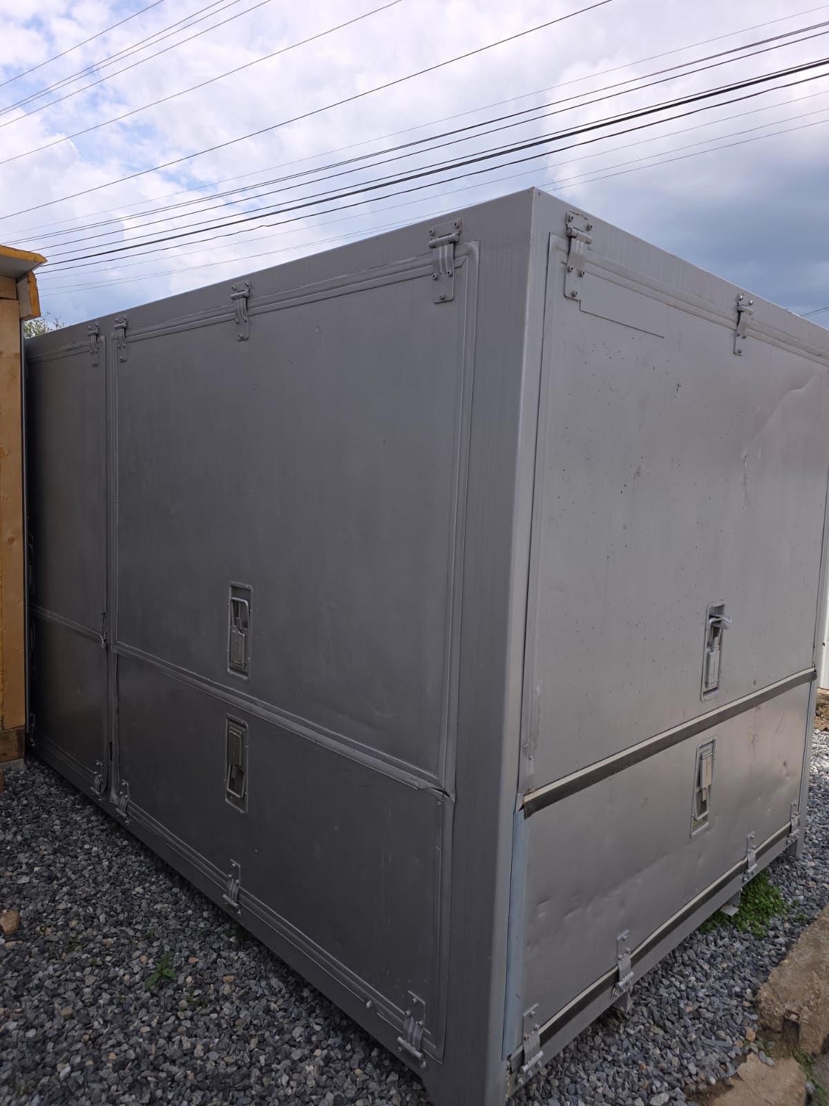 Container din aluminiu