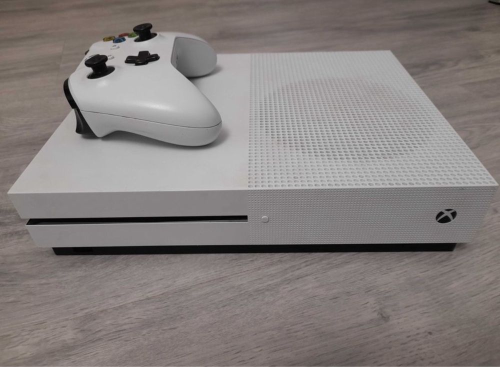 Xbox One S Minecraft Edition