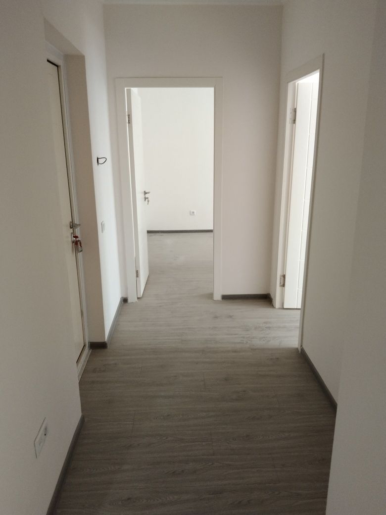Bez makler Green Park ul. Maxtumquli 2 xonali uy sotiladi