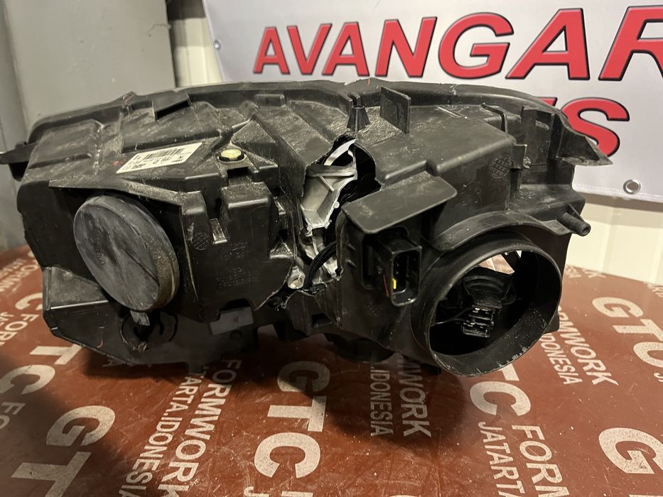 Фар Peugeot Partner Rifter 2018-