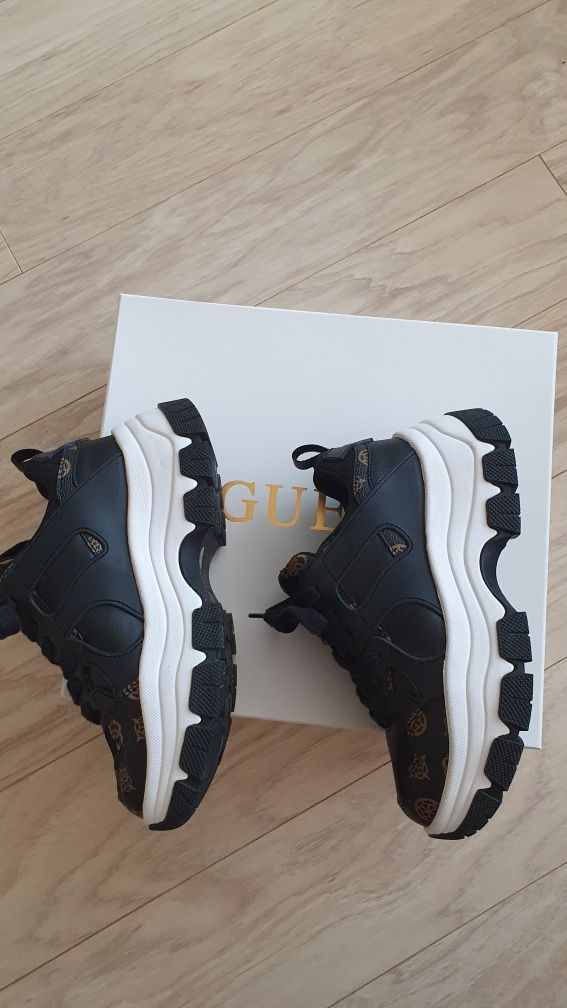 Guess обувки н.36, нови.