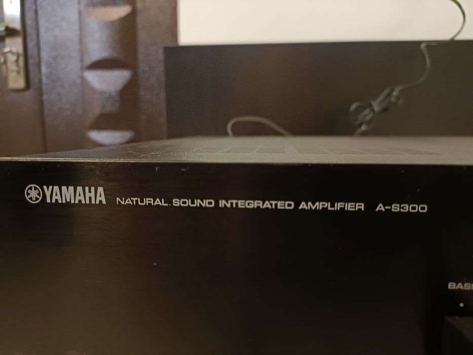 Yamaha AS 300, amplificator stereo 2x100W,  sunet extraordinar!