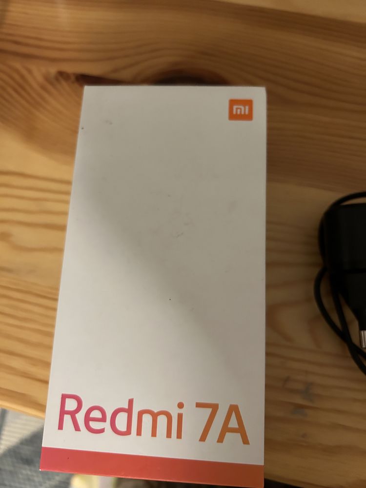 Xiomi redmi 7A 2 Gb RAM 32 Gb ROM, черно-червен цвят