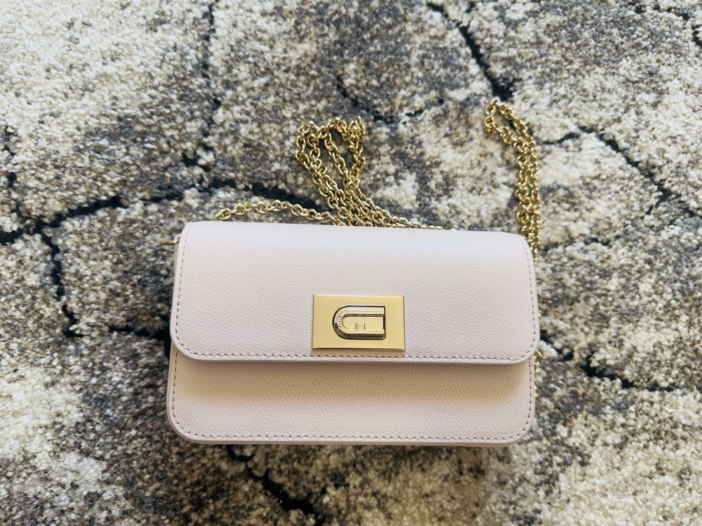 Чанта и обувки Furla