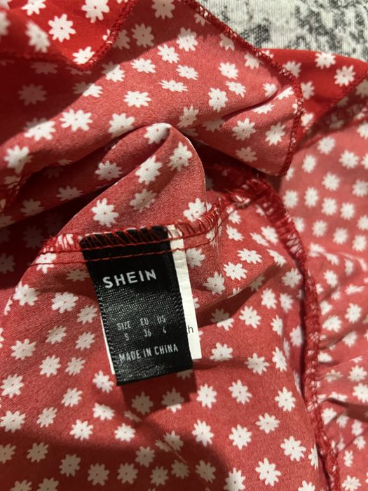 Пола със кроп топ червено