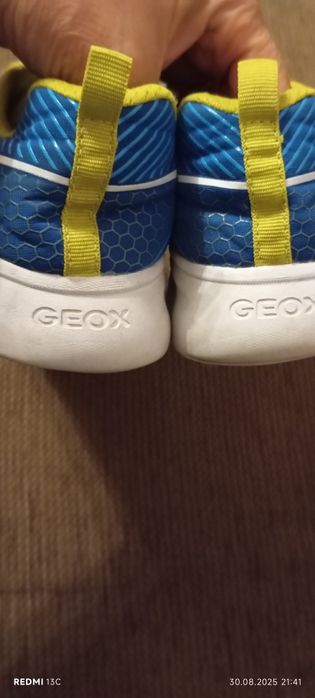 Adidași cu lumini în talpă geox