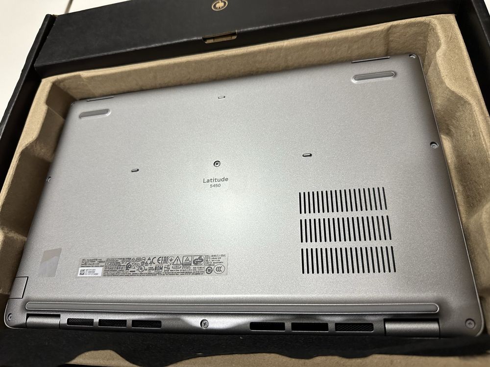 Чисто НОВ Лаптоп Dell Latitude 5450