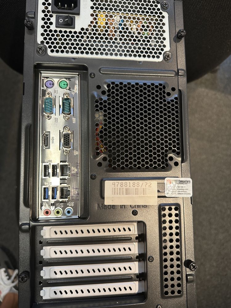 Настолно PC компютър