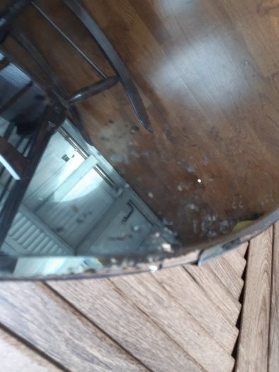 Oglinda veche pe suport de lemn,cu patina timpului