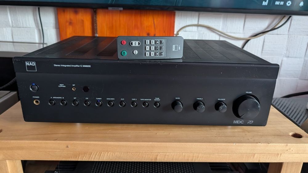 Nad  c356 bee  amplificator cu telecomanda  de top