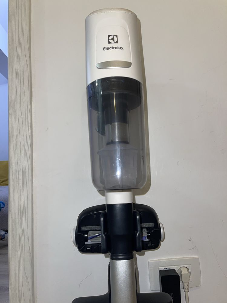 Aspirator vertircal Electrolux 700 14.4 V