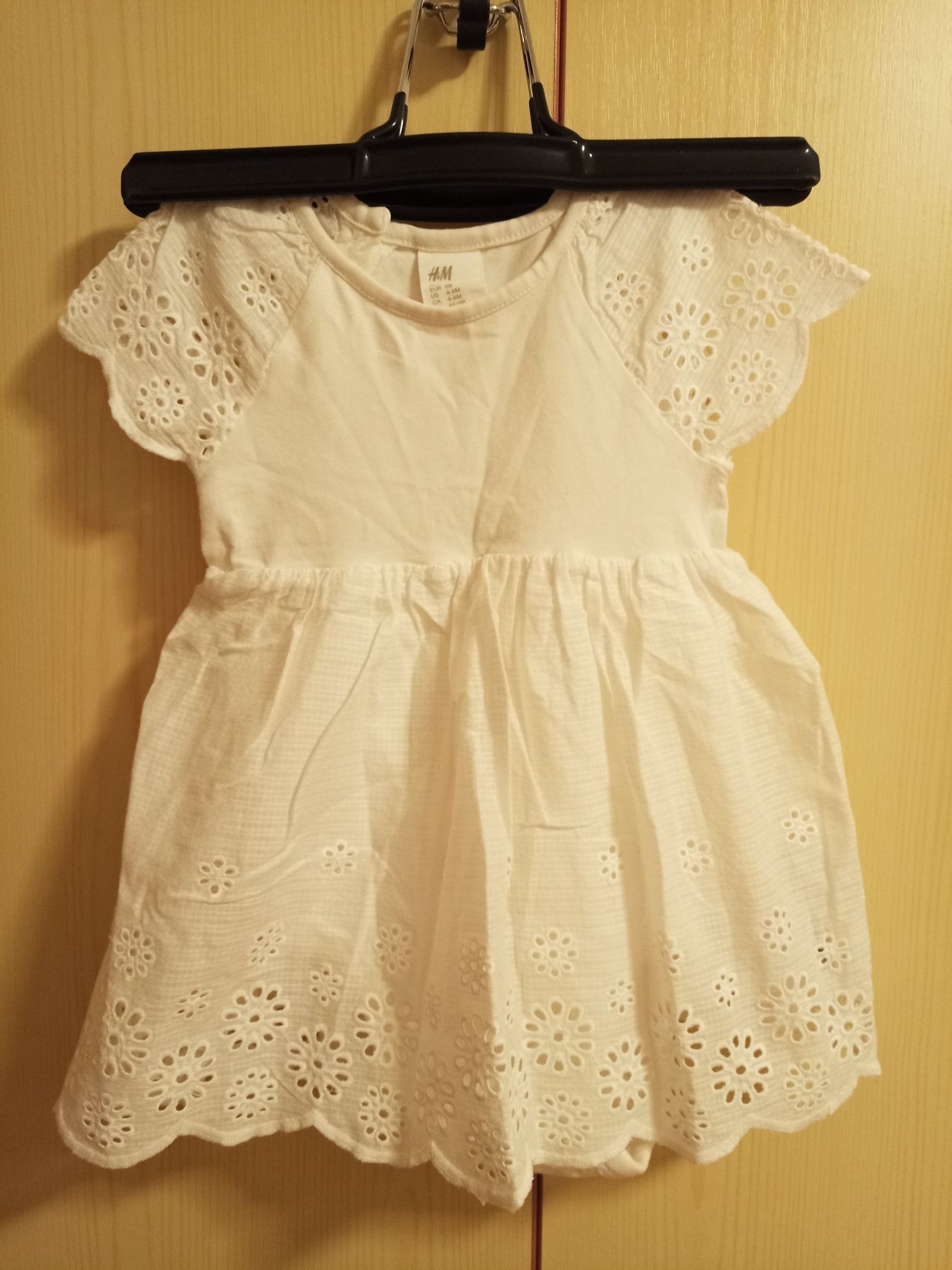 Rochita cu broderie și cu chilot- H&M- pentru 6 luni(68 cm)