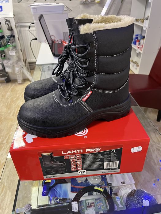 Vand Bocanci de lucru imblaniti  din piele