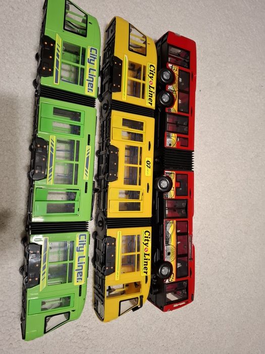 Tramvaie și autobuz de la Dickie Toys