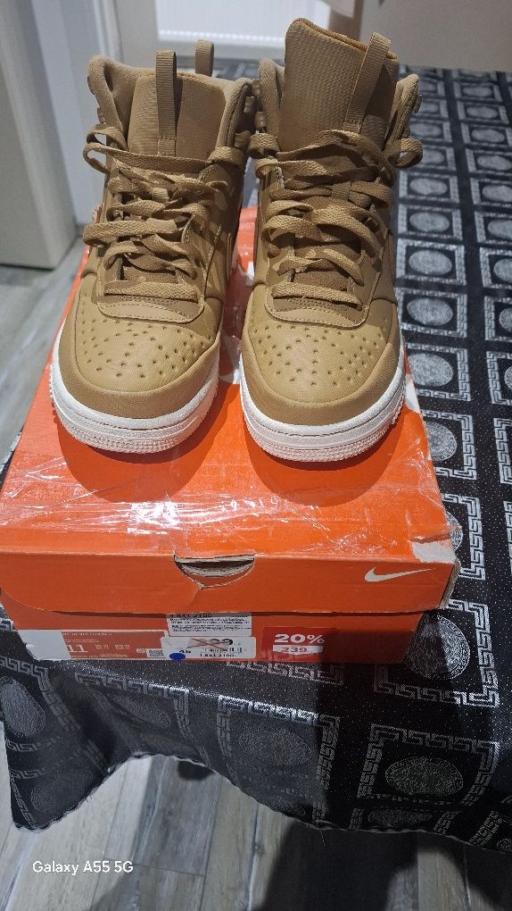 Adidași Nike! Superbi!
