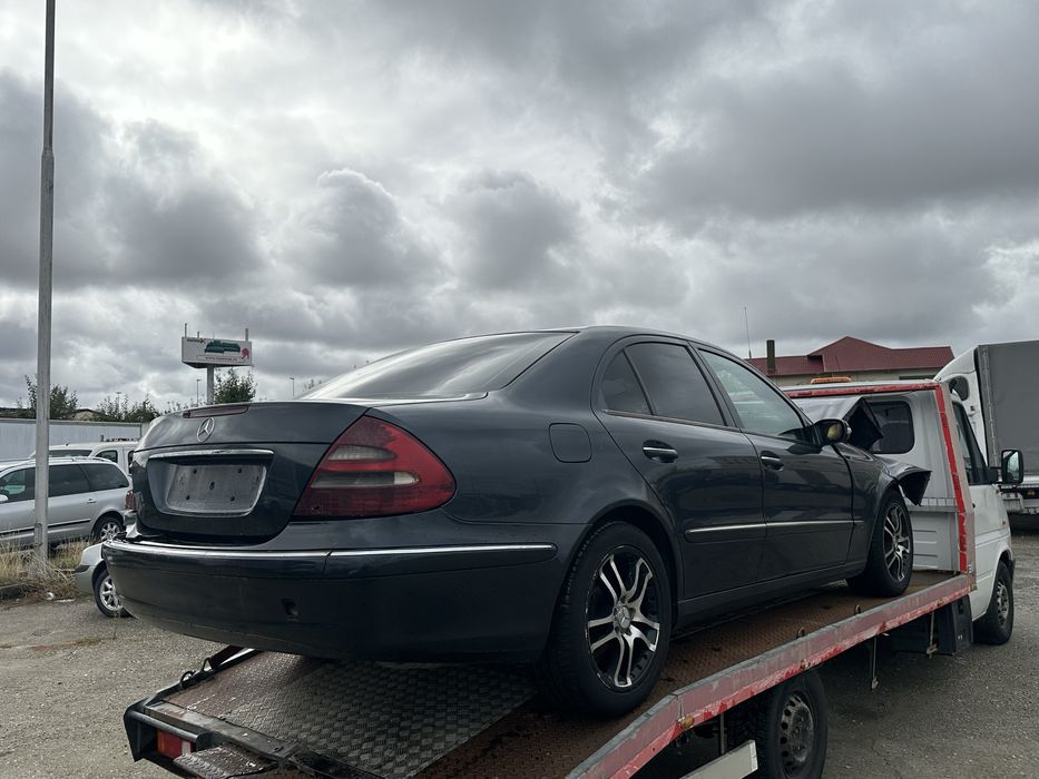Vand/Dezmembrez Mercede E Class 2.7 avariat
