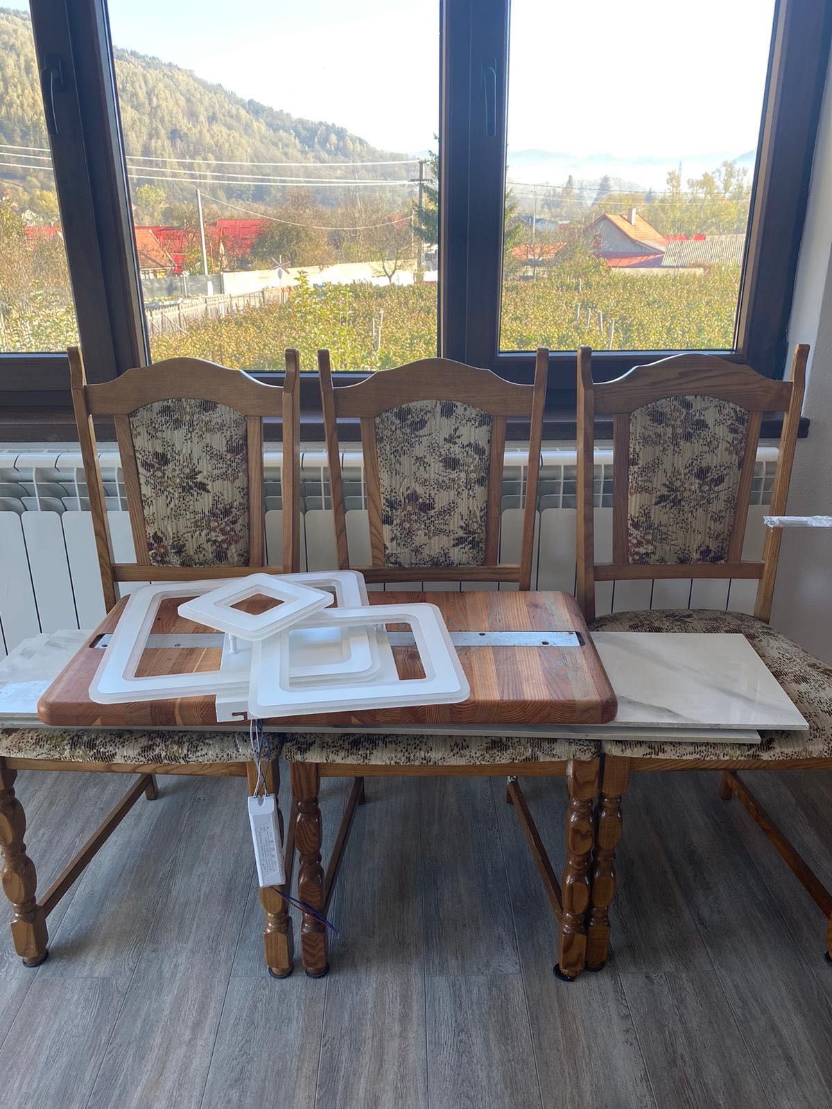 Mobilier din lemn masiv  , sobă de teracotă , canapele ,trotinetă