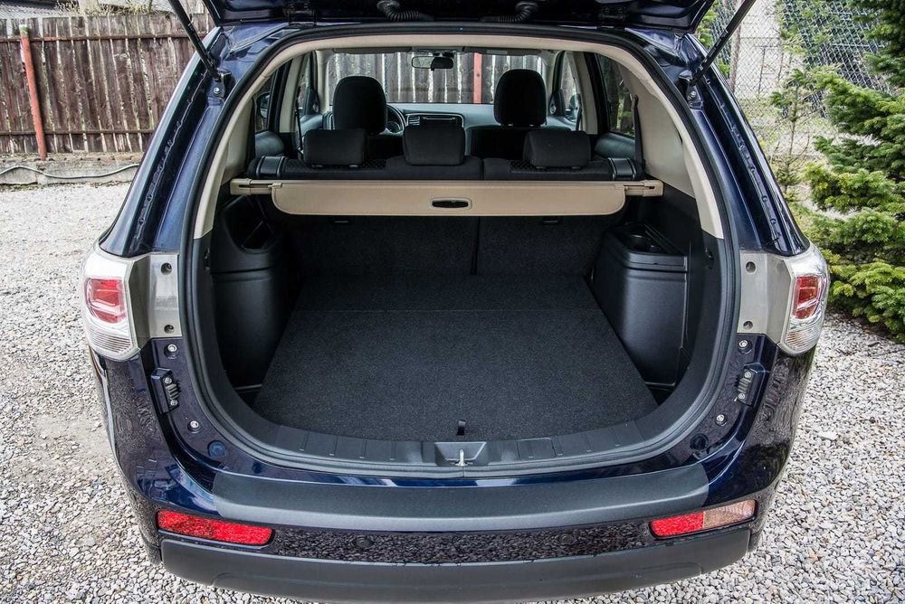 Щора за багажник Mitsubishi Outlander III 2012–2021 – бежова