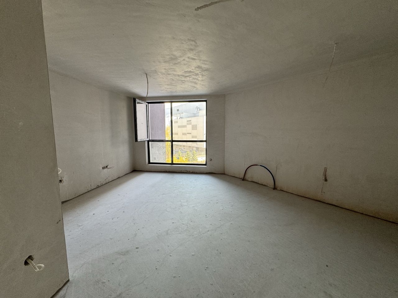 Продава се Двустаен апартамент в София, в.з. Киноцентъра - 71 кв.м за 2191 €/кв.м - Снимка #2