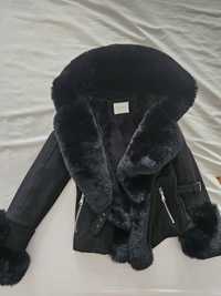 Черно късо палто с елегантна качулка