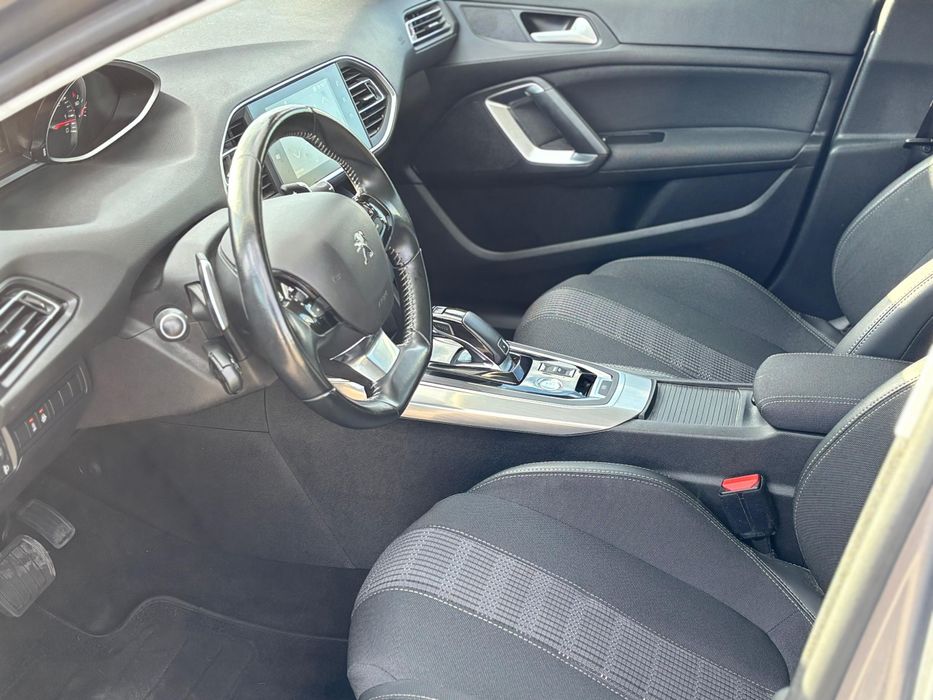 Vand Peugeot 308 1.2benzina 130cp automat 2020