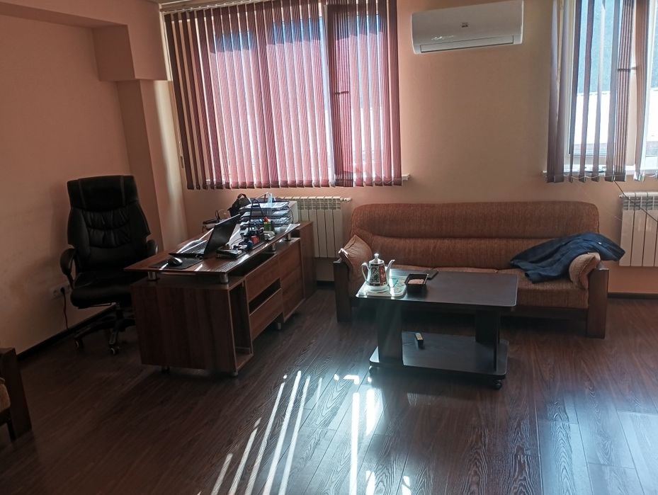 Напротив торгового центра Чиланзар сдам под офис