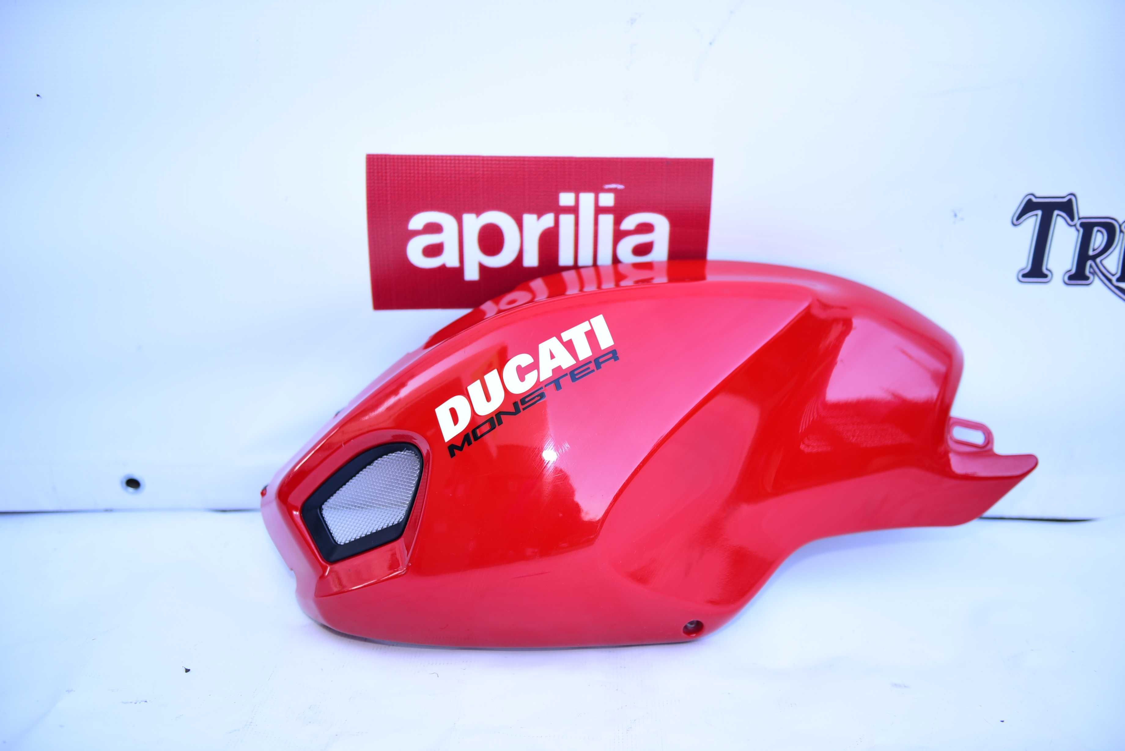 Carene  rezervor aripa Ducati Monster 696 796 1100 parbriz