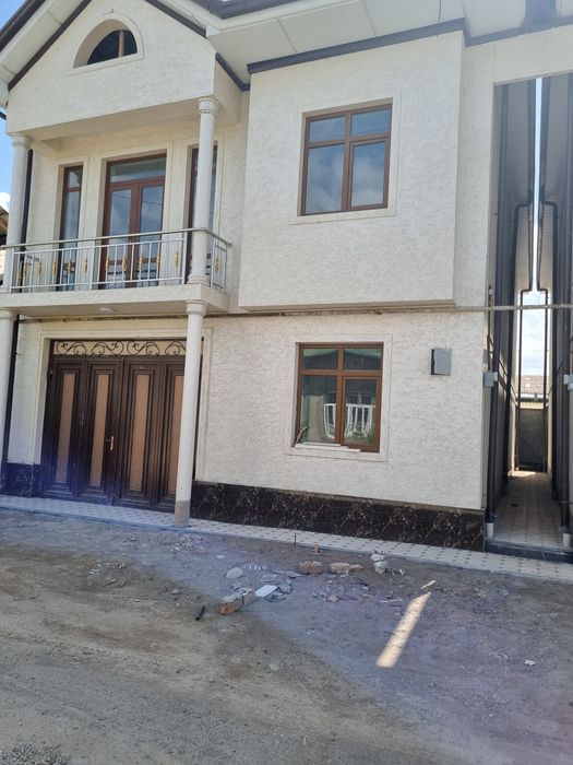 Zangiota tumani yangi avlod ko'chasida uchaska sotiladi.