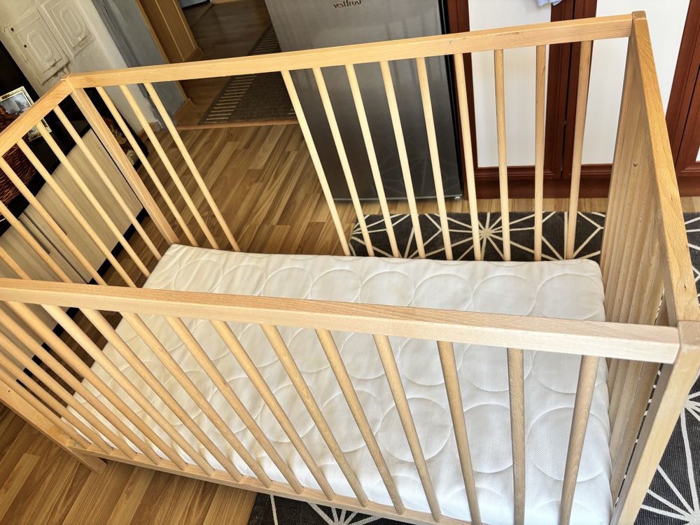 IKEA бебешко креватче и матрак