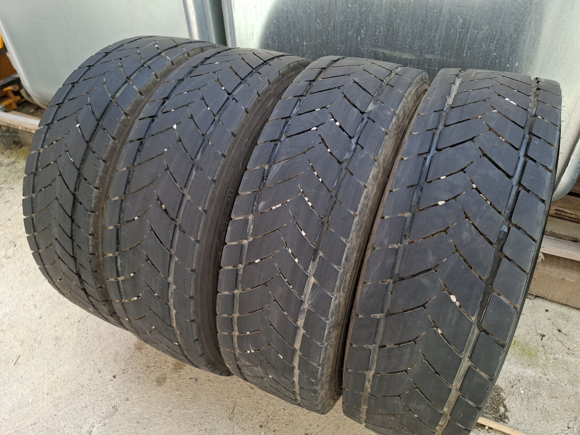 4 броя 215 75 17.5  Goodyear