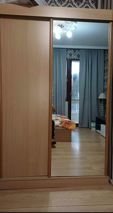 Голям гардероб с плъзгащи врати