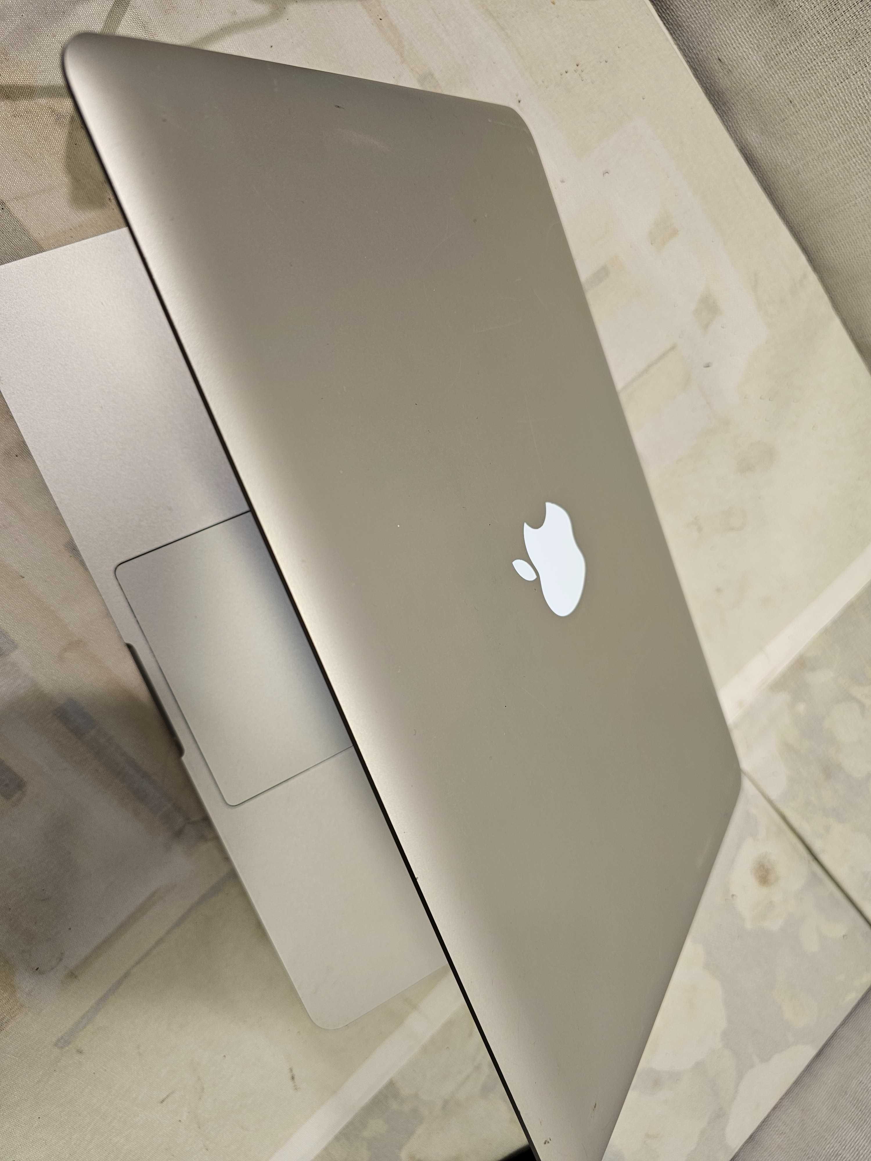 Apple macbook pro 2012 i5 2.5ghz 8 gb ram 250SSD Nou 165 cicluri