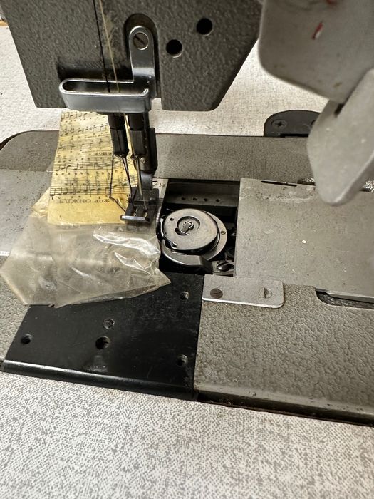 Двуиглова шевна машина за кожа
Consew Model 327RB-2 Made in Japan.