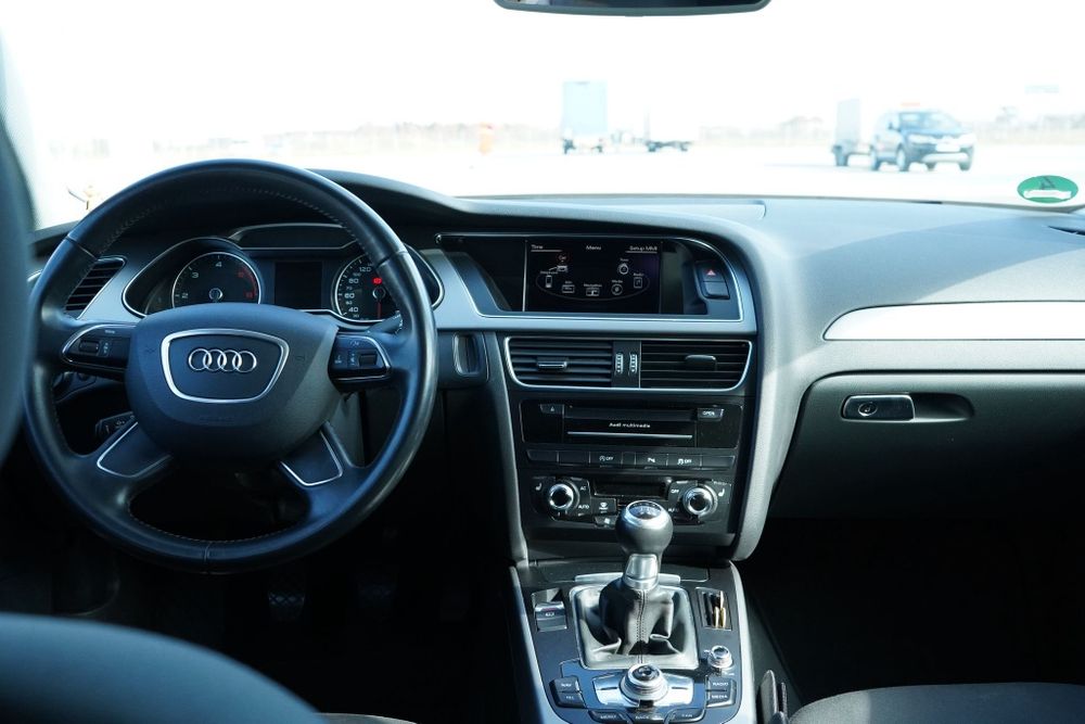2013 Audi A4 B8 Avant Facelift - 2.0 TDI 143CP - Bi-Xenon * LED * Navi
