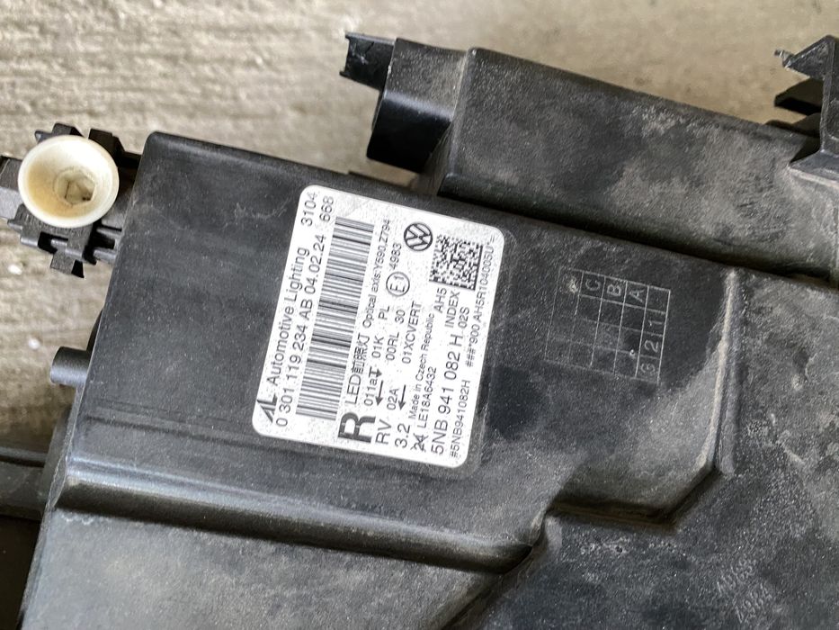 Far VW Tiguan 2 facelift 2020 - 2022 far dreapta