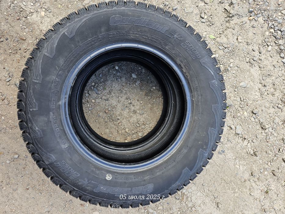 Продажа зимней резины  комплект 5 штук.