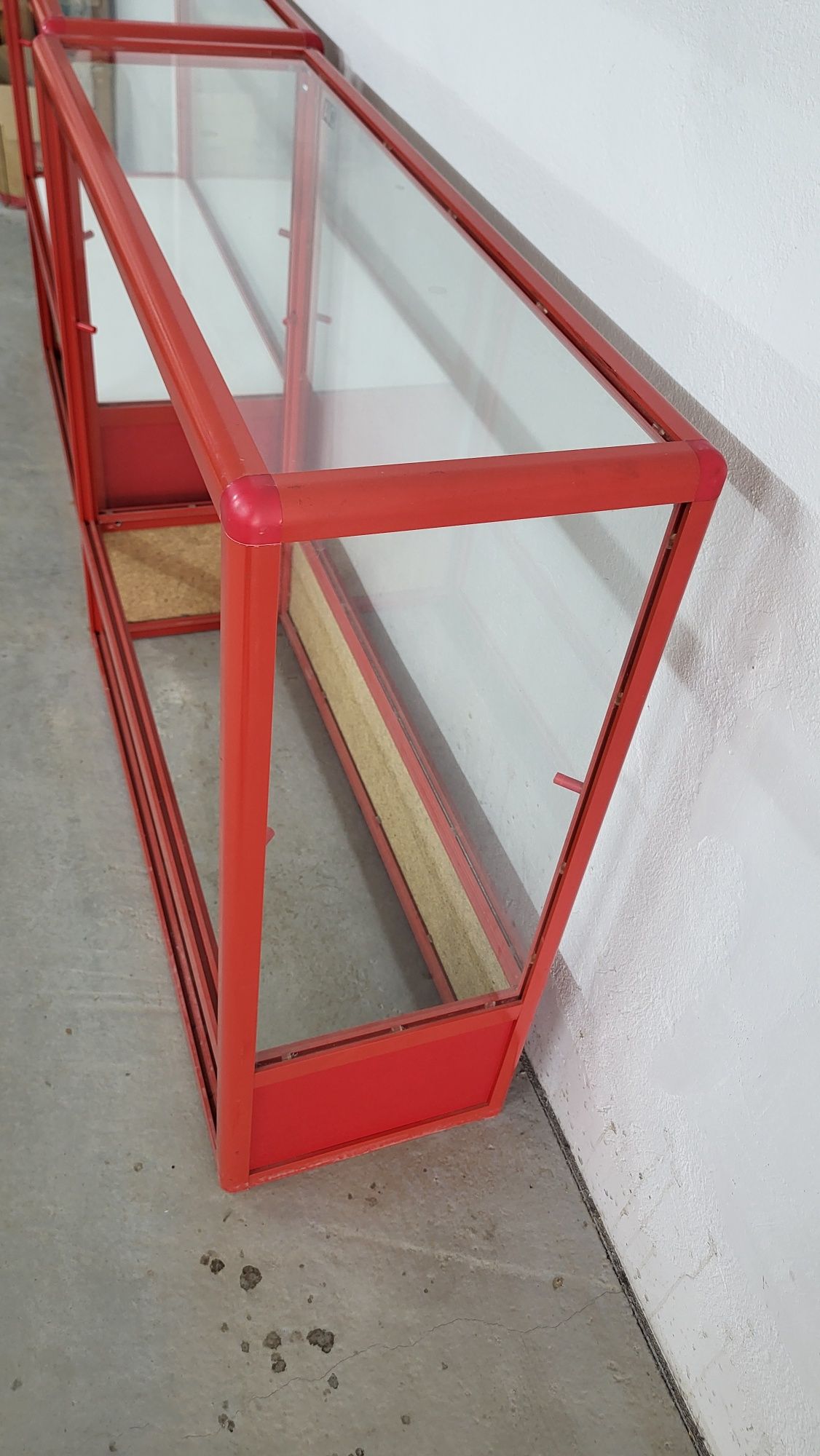 Продам витриы 2 шт б/у в отличном состоянии,  размеры 1 шт 1×1