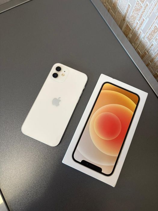 iPhone 12 в идеальном состоянии