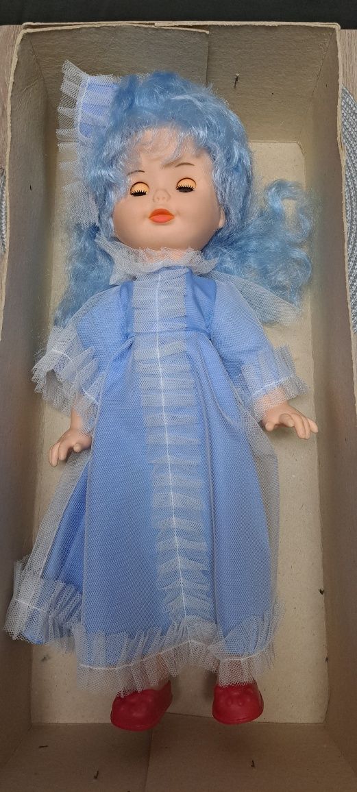 Кукла на над 50 години, чисто нова!!