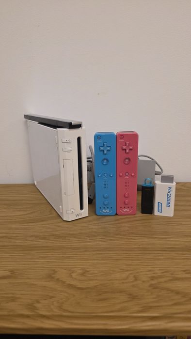 Nintendo Wii Modat 550 jocuri, 2 Manete, Accesorii + HDMI