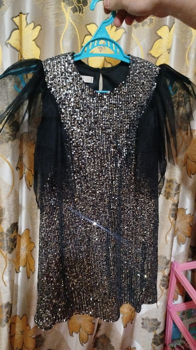 Платье на девочку 8-9 лет ,в отличном состоянии