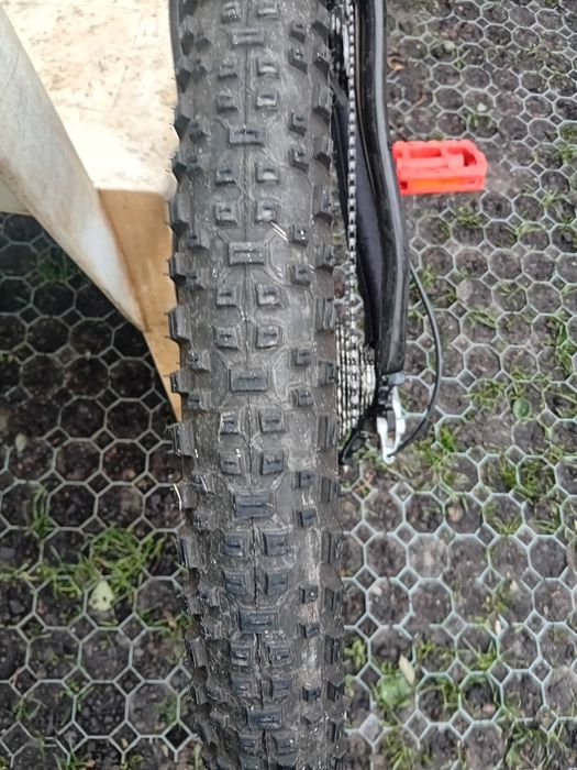 Vând bicicleta de carbon adusa de doua zile din Germania