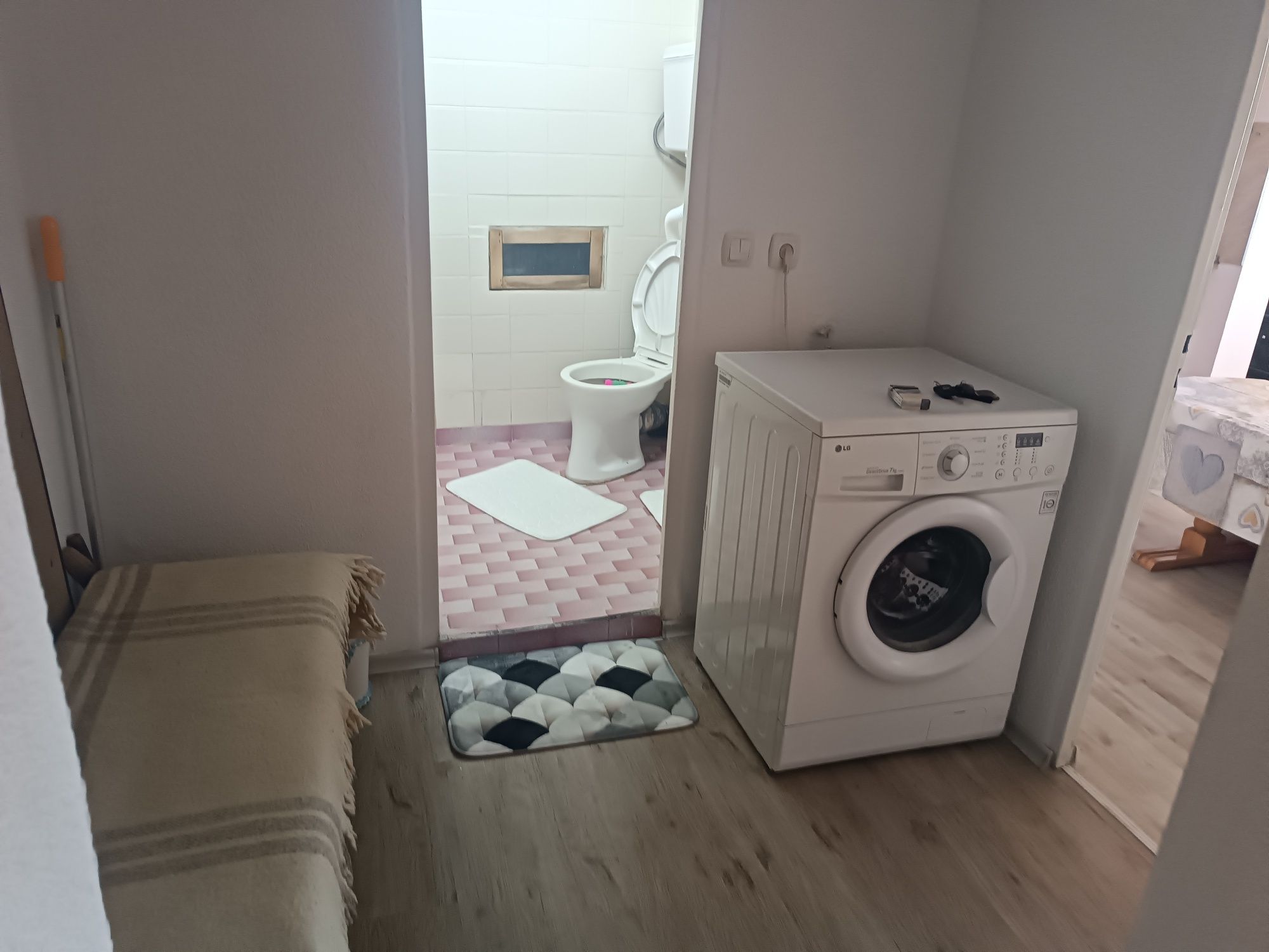 Продава се двустаен апартамент в Силистра  кв. Изток