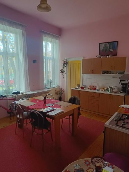 Persoana fizica vand apartament la casa  2 camere mari zona centrala