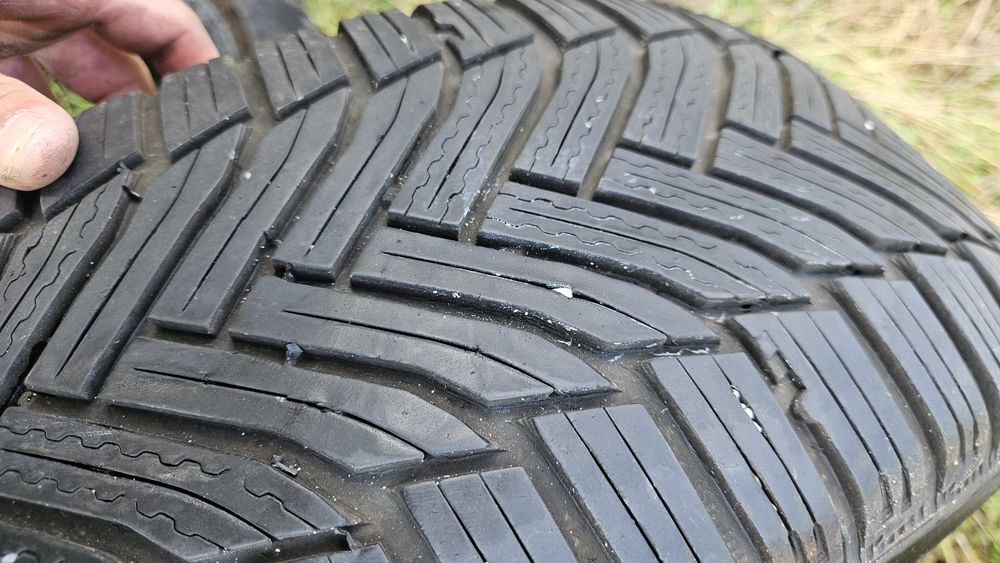 2бр гуми 215 60 16 дот 23 мишелин