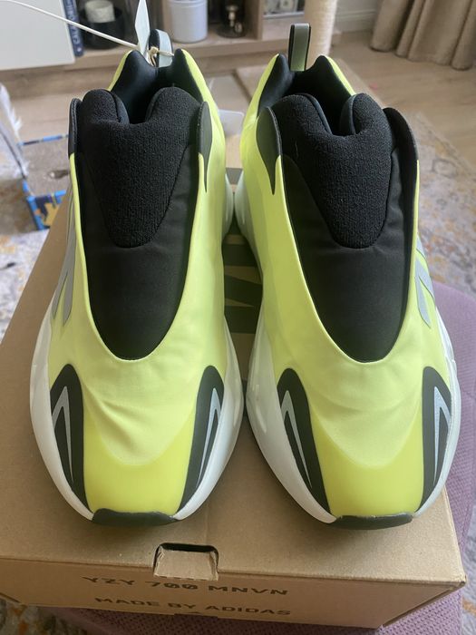 Adidas Yeezy 700 MNVN Laceless marimea 44