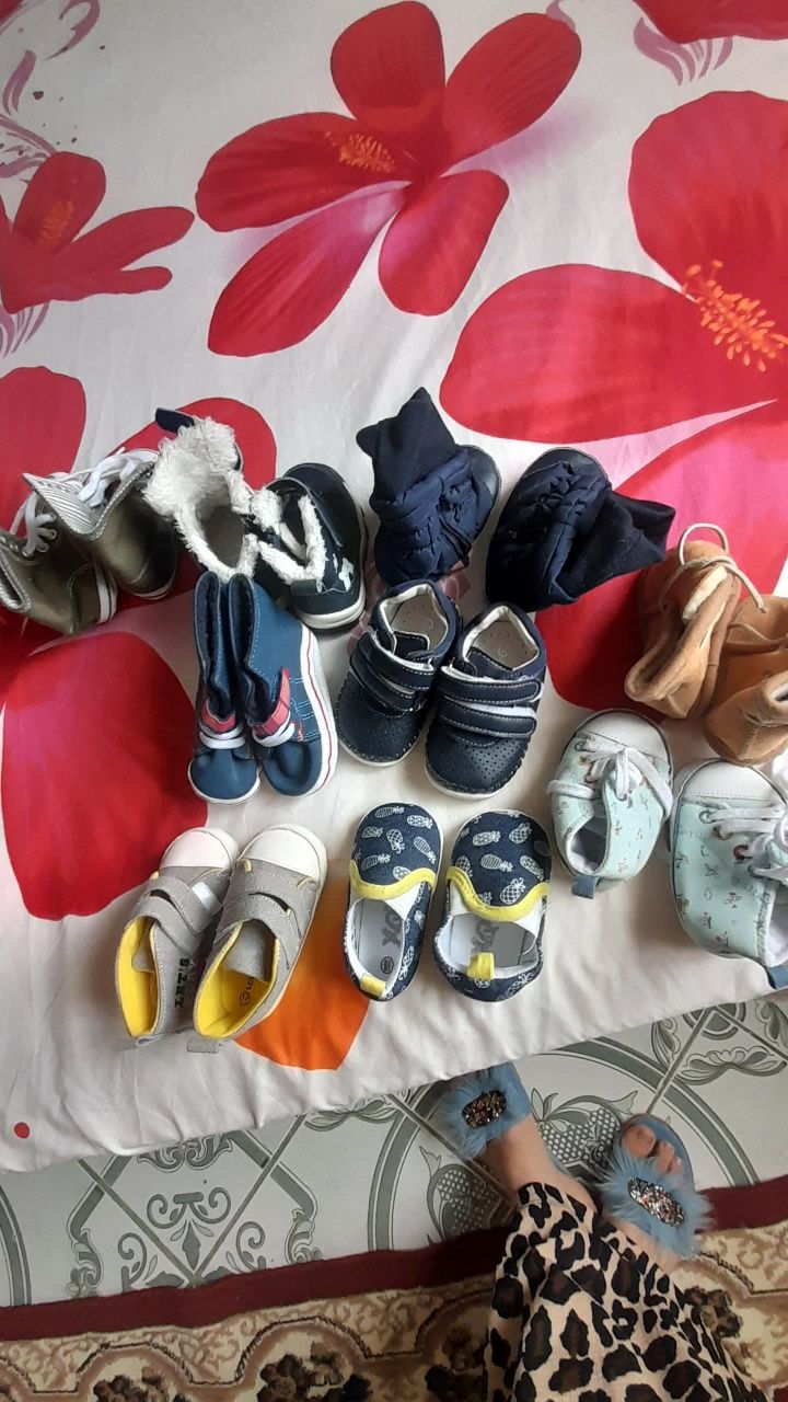 Vând încălțăminte de bebe
