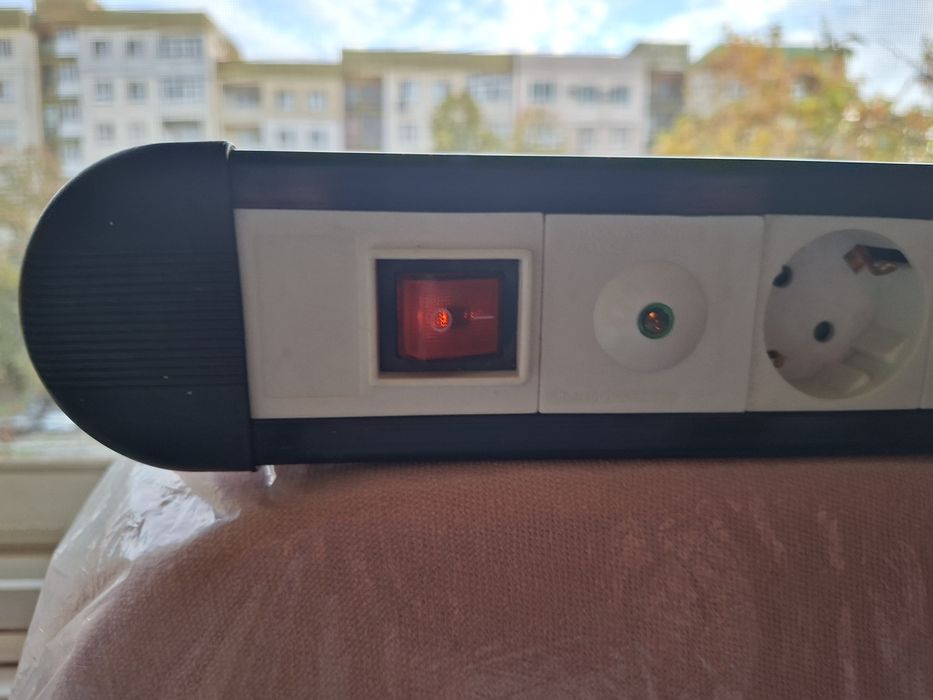 Разклонител с брой гнезда 8