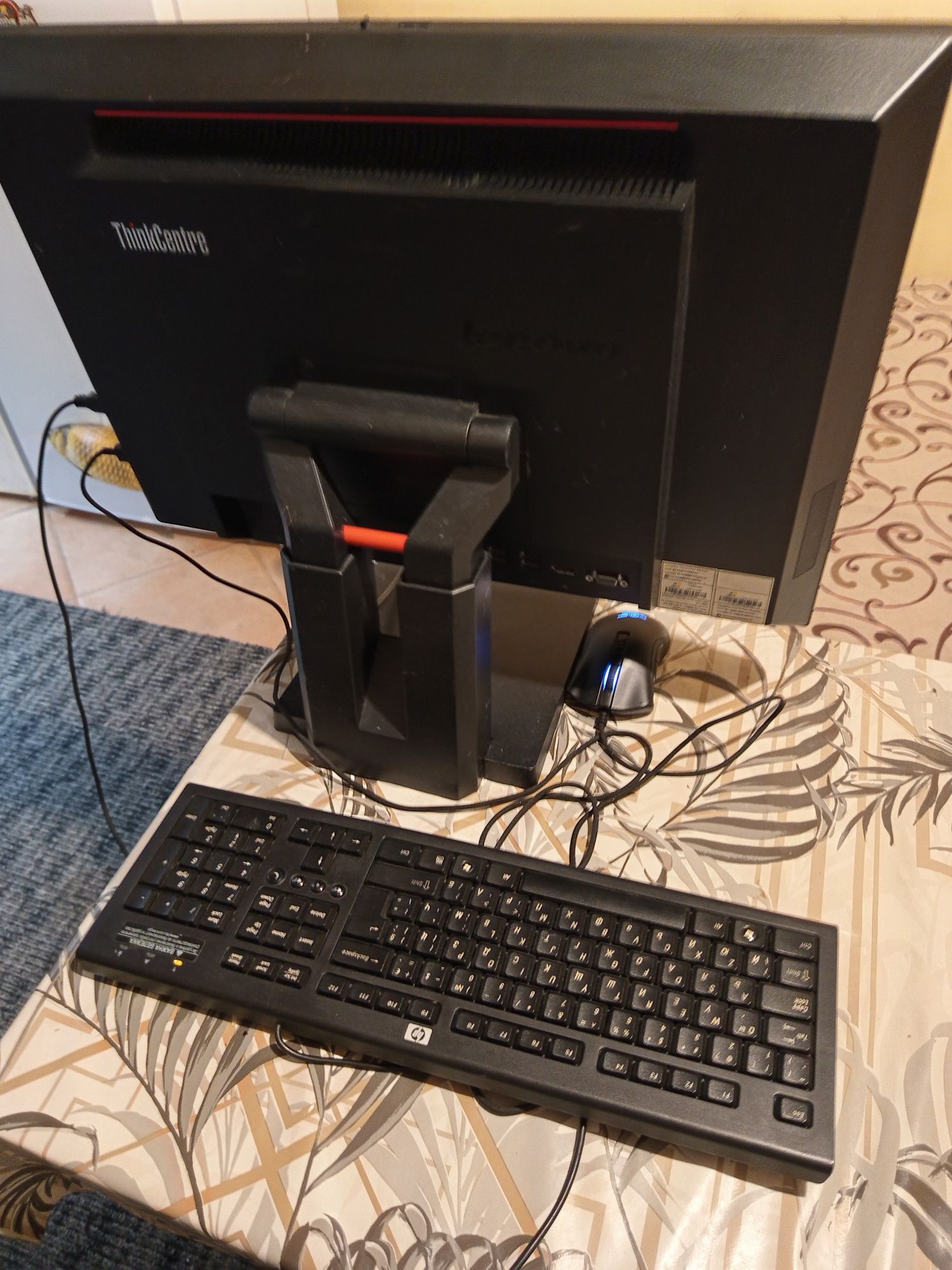 Компютър с монитор 2 в 1 Lenovo Think centre